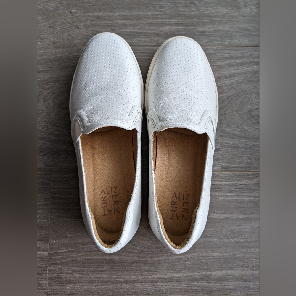 Naturalizer Carly 3 White Slip-On Sneakers 9 Wide